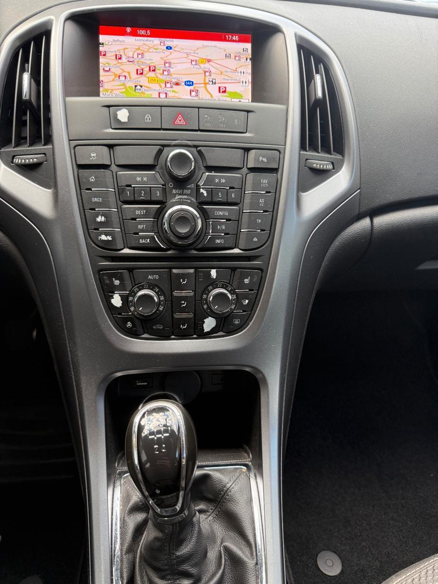 Opel Astra 2015 — photo 12