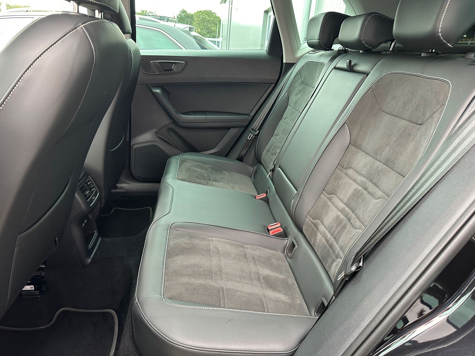 Fahrzeugabbildung SEAT Ateca 2.0 TDI DSG Xperience NAV+LED+KAM+18ZO+ACC