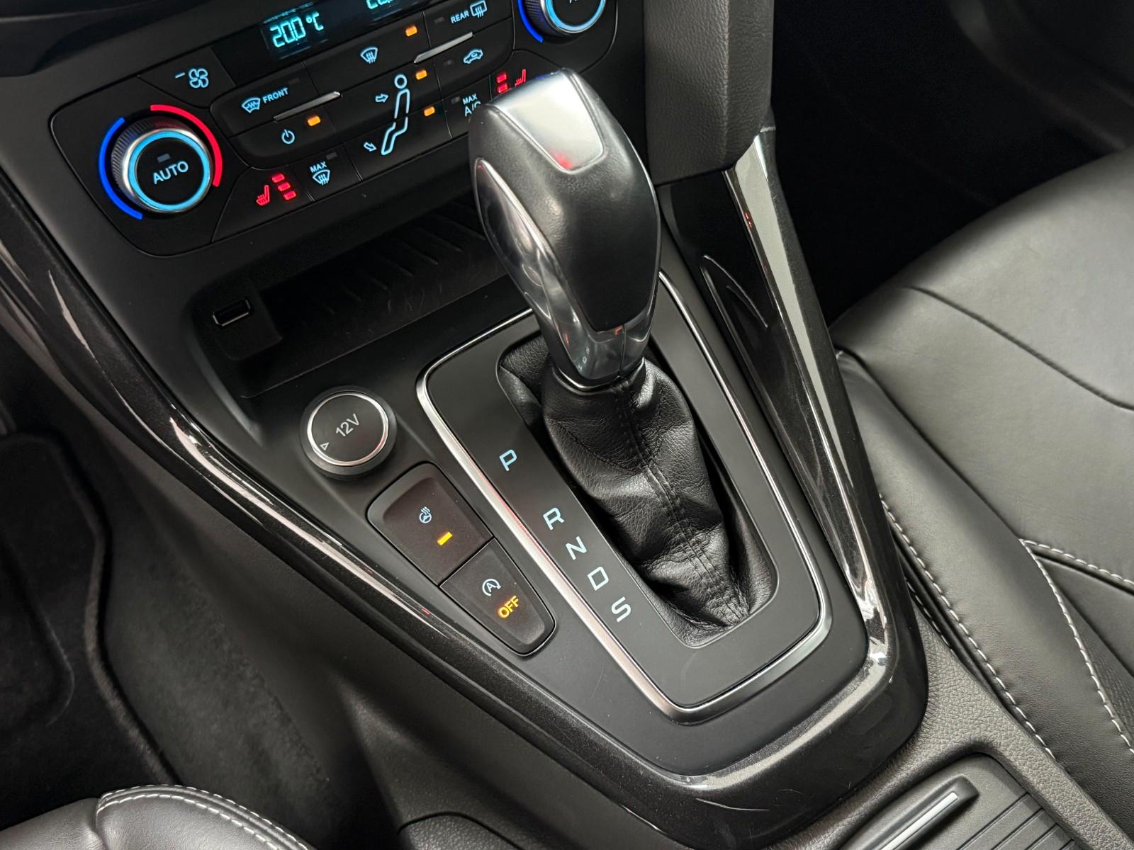 Ford Focus 2015 — photo 17