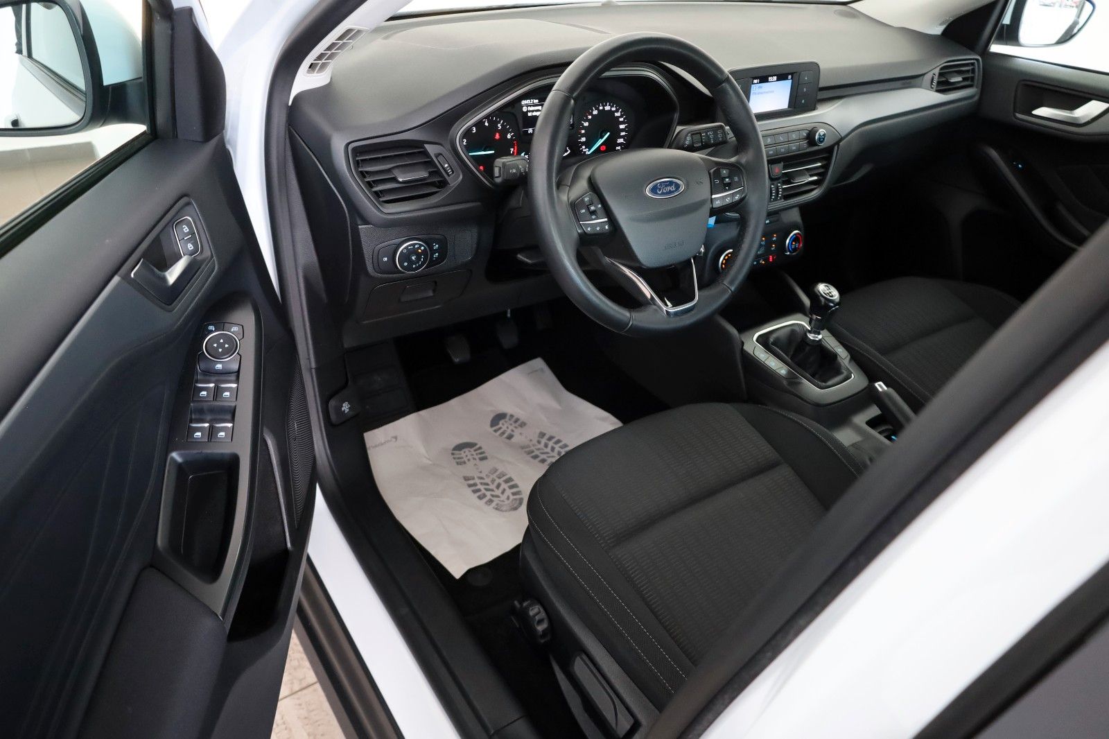 Fahrzeugabbildung Ford Focus Lim. Trend SH,PDC,8 fach bereift