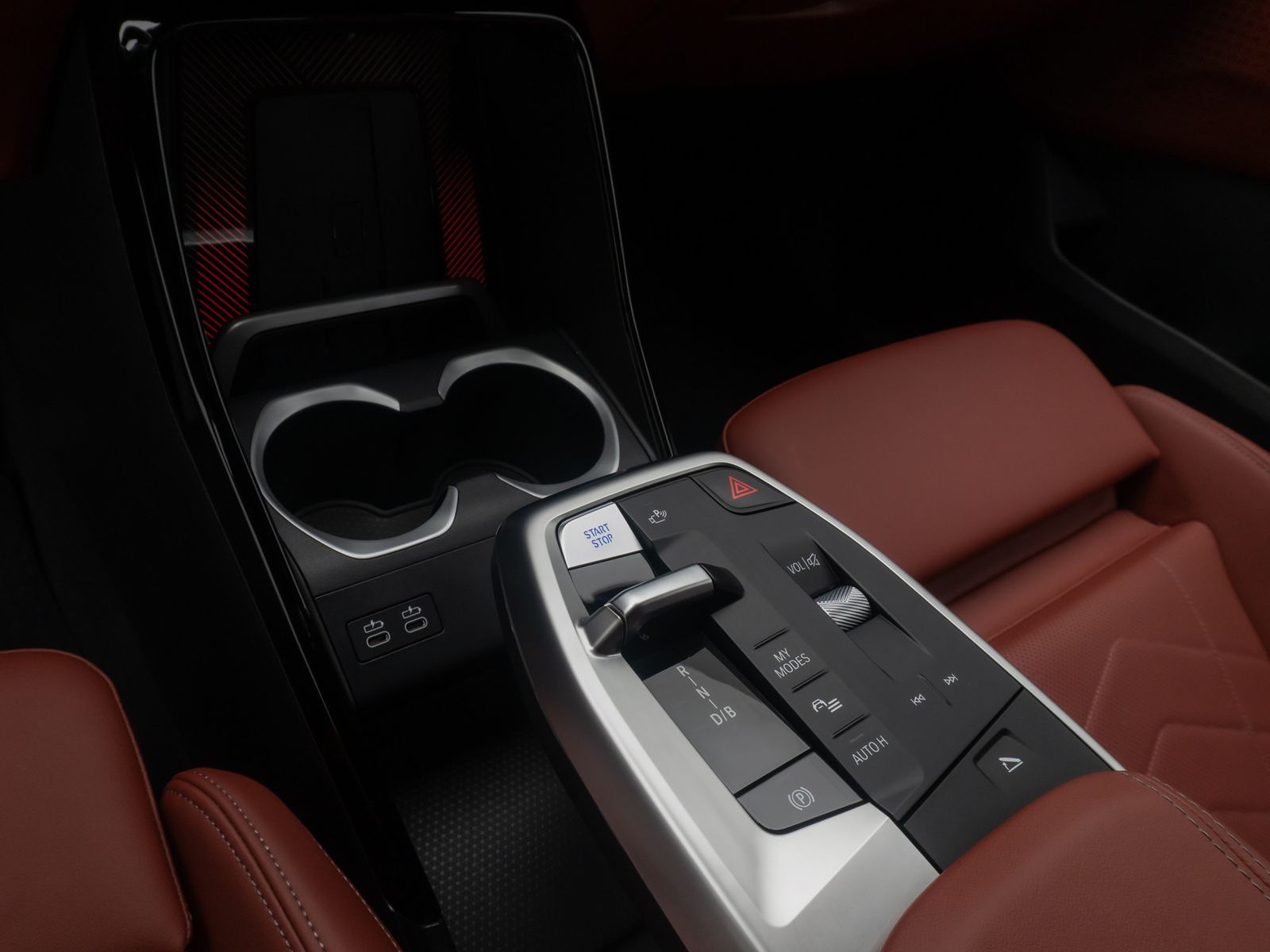 Fahrzeugabbildung BMW iX2 xD30 M Sport 360&deg;HUD DAB H/K Komfort AHK ACC