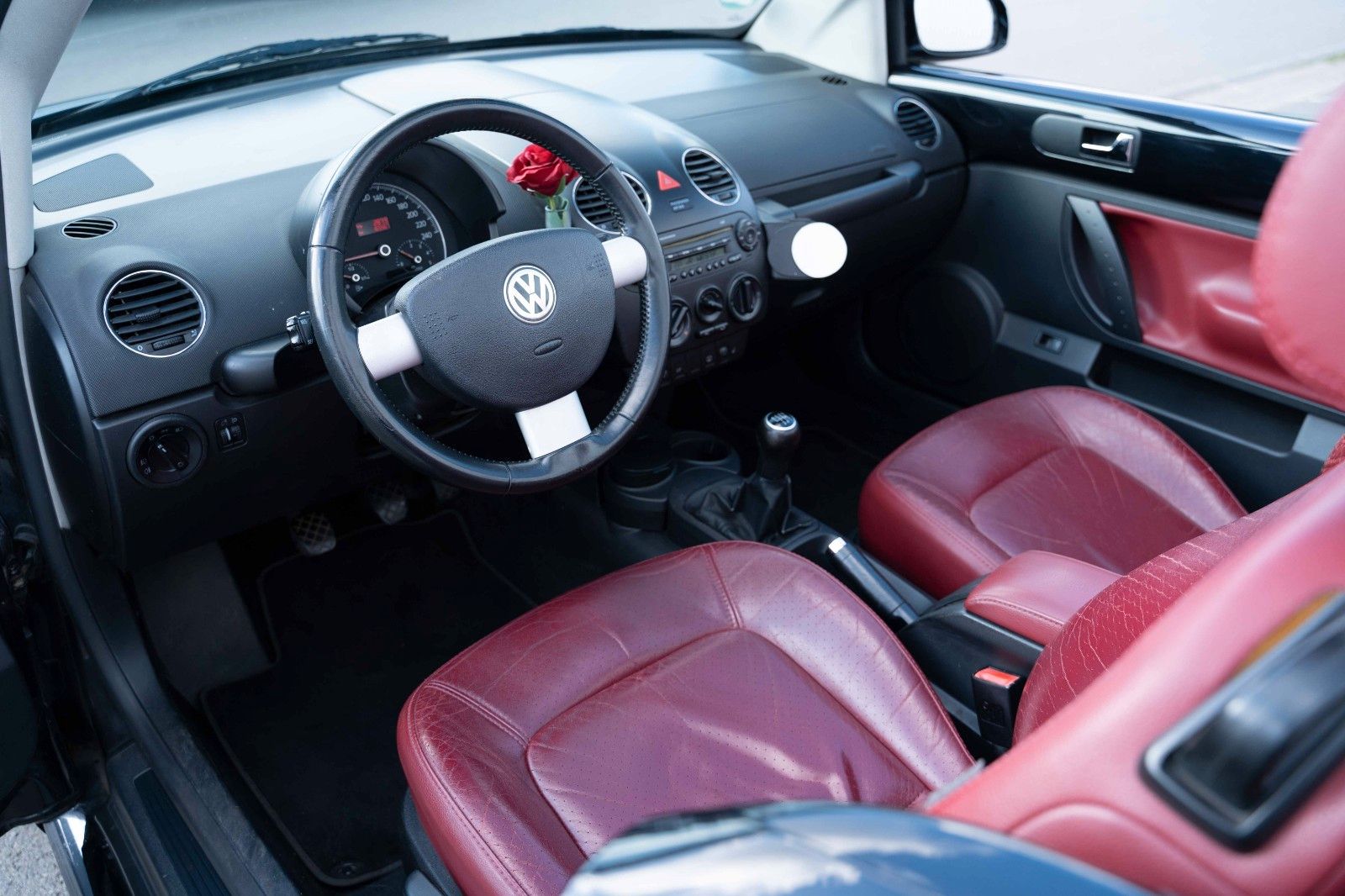 Fahrzeugabbildung Volkswagen NEW BEETLE CABRIO 1.9 TDI LEDER TEMPOMAT 2.HD.