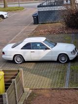 Mercedes-Benz E 220 E 220 - Mercedes-Benz E 220 mit Benzin-Antrieb: Sportwagen, Automatik