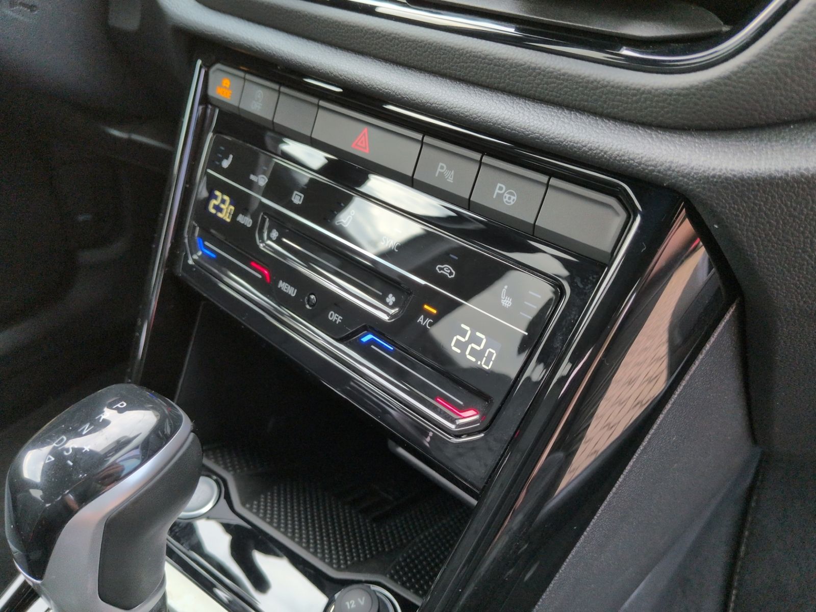 T-Roc R-Line 1.5 TSI DSG MATRIX+KAMERA+SHZ+