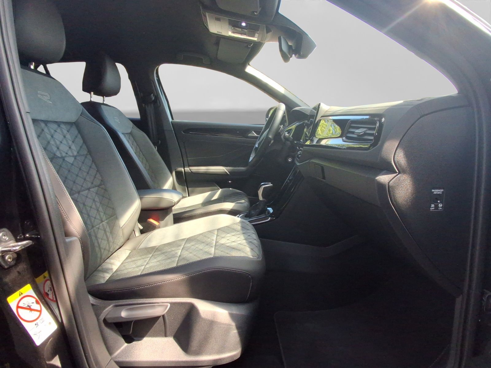 Volkswagen T-Roc 1.5 TSI DSG R-LINE IQ.DRIVE KAMERA foto 4