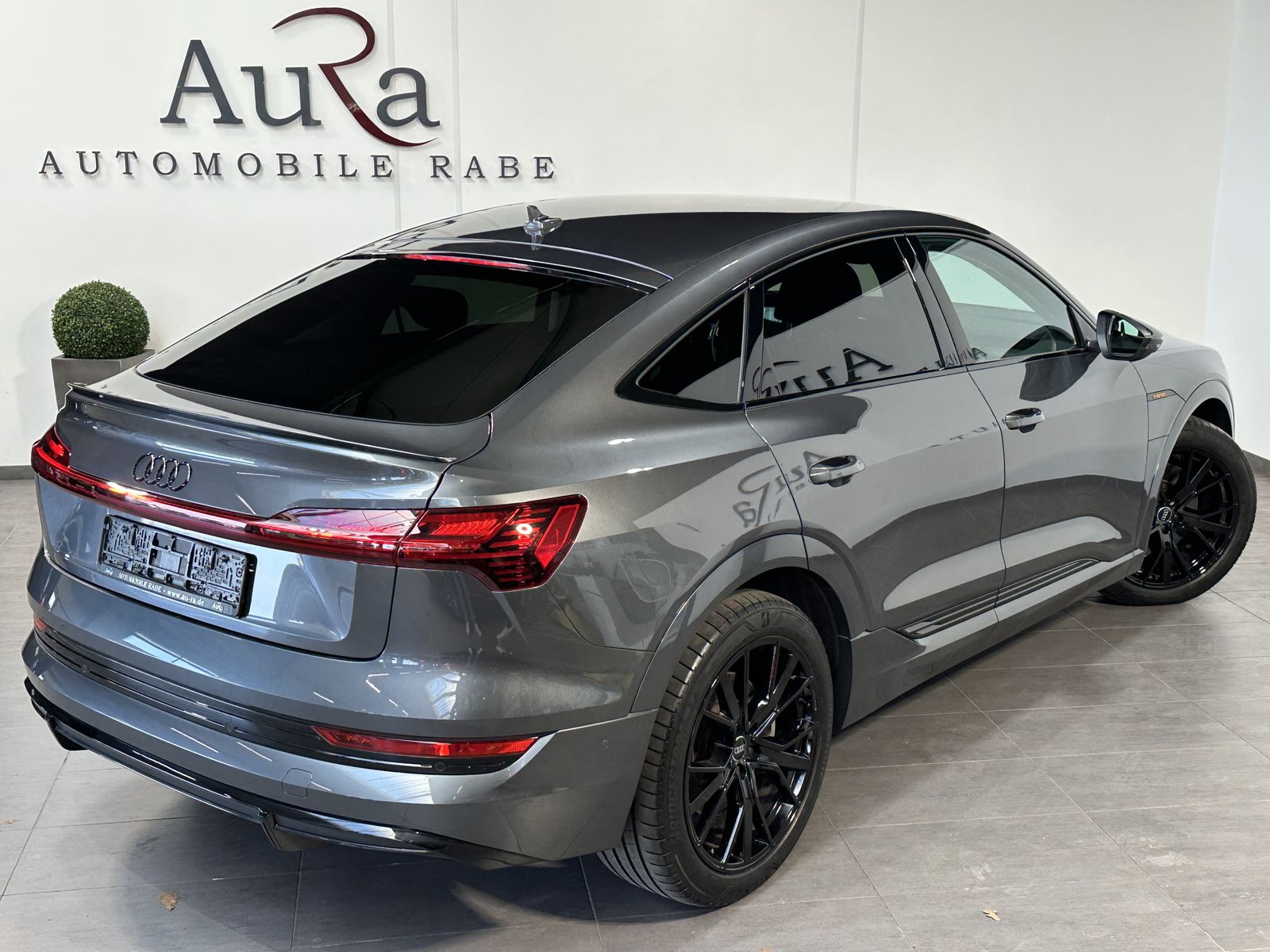 Fahrzeugabbildung Audi e-tron SpB 50 Qu S-Line Black NAV+LED+KAM+VCOCK