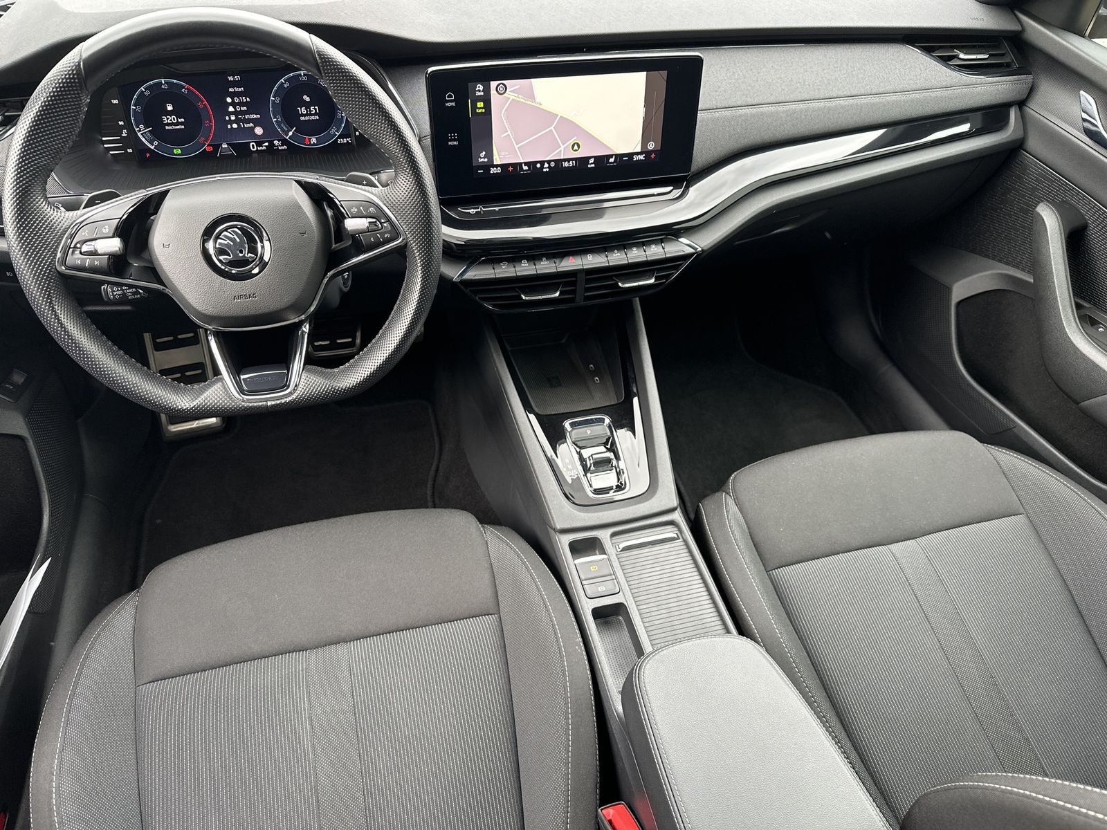Fahrzeugabbildung SKODA Octavia Combi Sportline NAV+LED+ACC+PANO+HEAD-UP