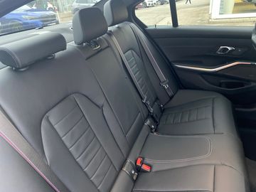BMW 330d xDrive Limousine M Sportpaket HK HiFi DAB