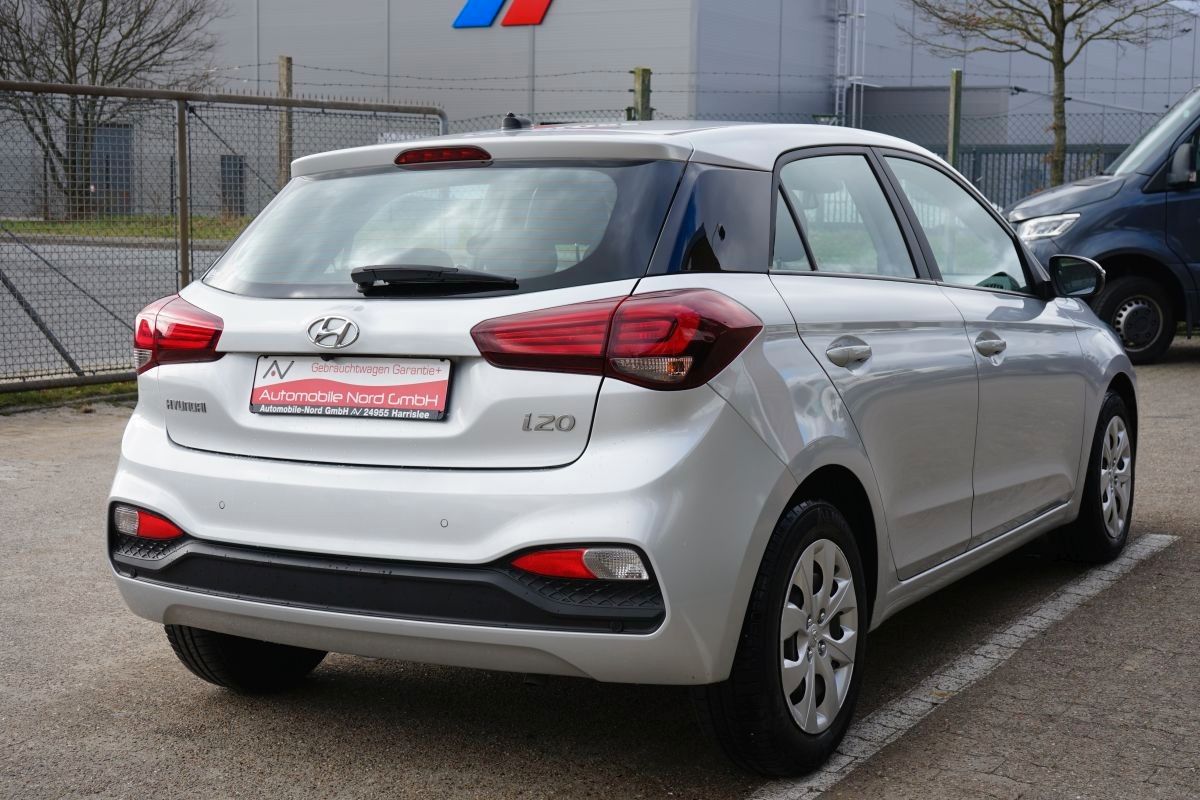 Fahrzeugabbildung Hyundai i20 Style*Kamera*Service Neu*Hu Au Neu
