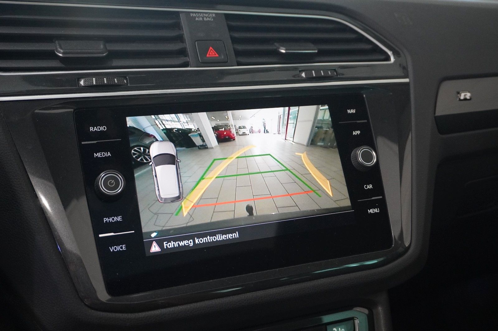 Fahrzeugabbildung Volkswagen Tiguan 2.0 TSI 4MOTION R-LINE NAVI/KAMERA/SH/AHK