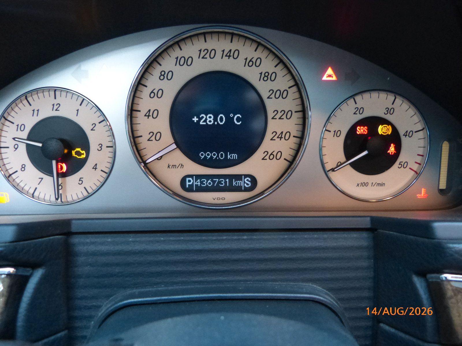 Mercedes-Benz E320 2005 — photo 9