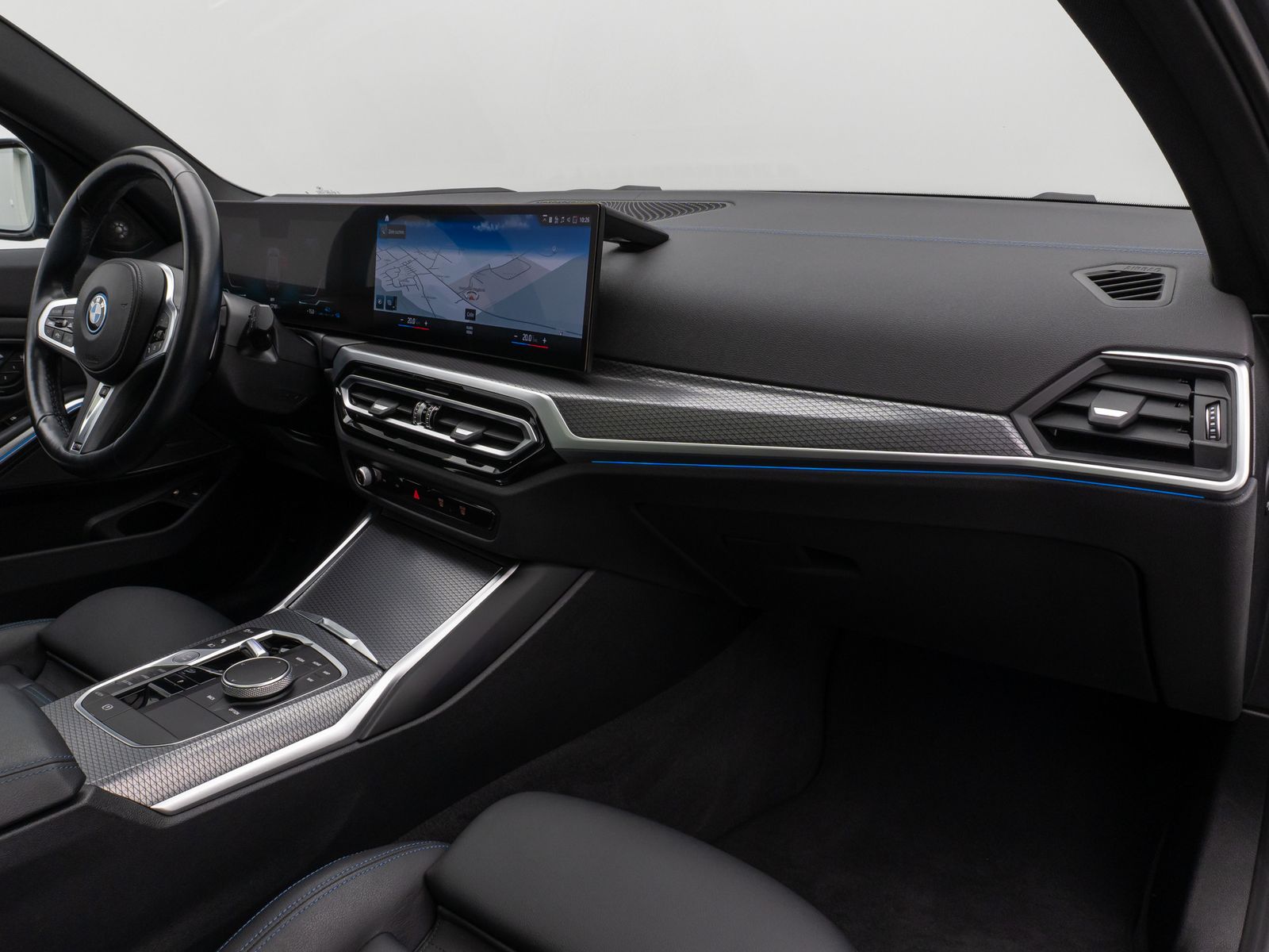 Fahrzeugabbildung BMW 330e xD M Sport Pro Panorama Kamera HUD DAB H/K