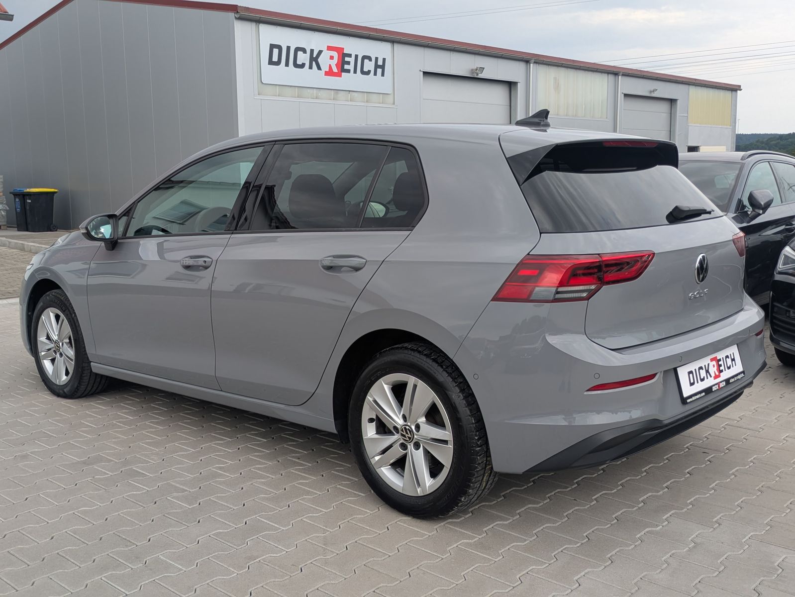 Fahrzeugabbildung Volkswagen Golf 2.0 TDI Life STHZ*LED*MASSAGE*MEMORY*APP