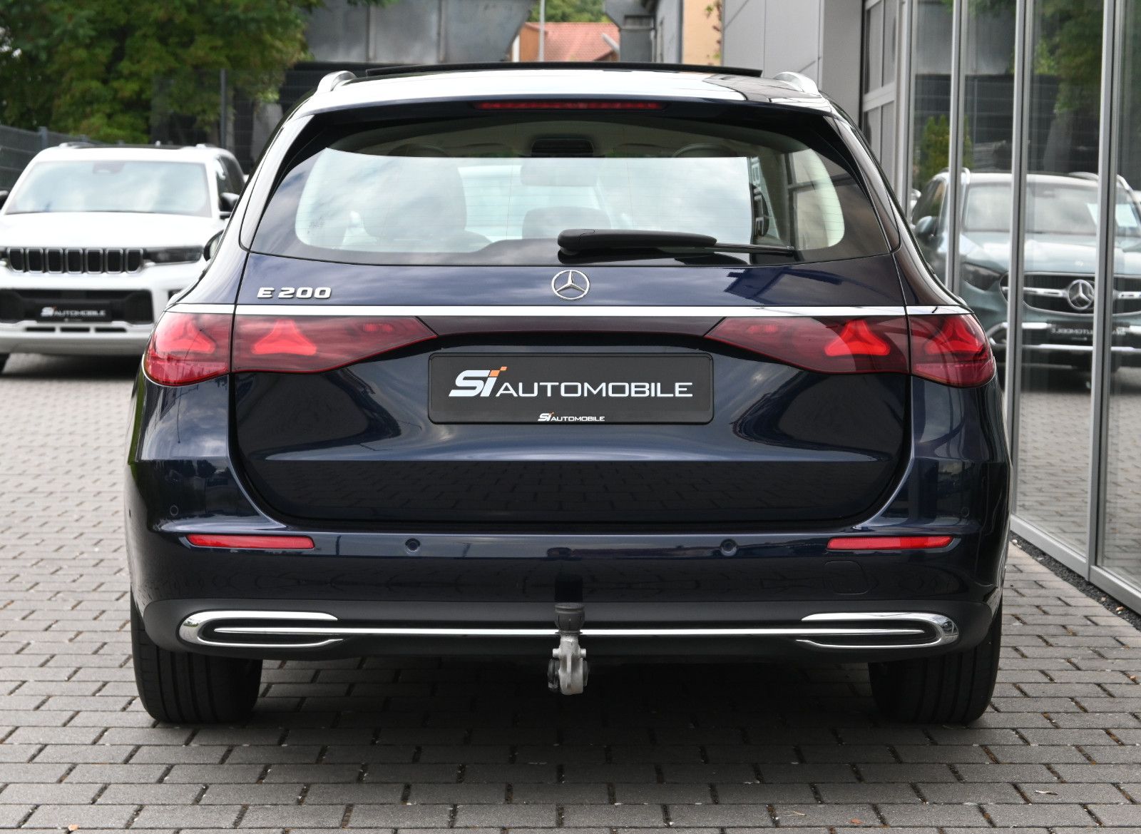 Fahrzeugabbildung Mercedes-Benz E 200 T Avantgarde Adv. °ACC°AHK°PANORAMA°8-FACH