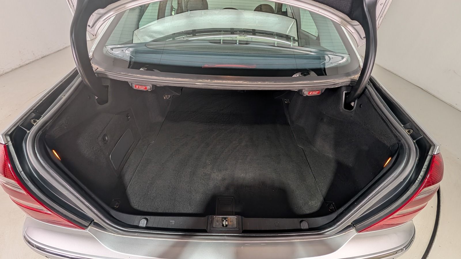 Fahrzeugabbildung Mercedes-Benz E 320 4Matic * Bi- Xenon * STHZ * Elegance
