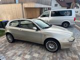 Alfa Romeo 147 1.6 16V T.Spark ECO SHAPE SHAPE - Alfa Romeo 147 mit Schiebedach