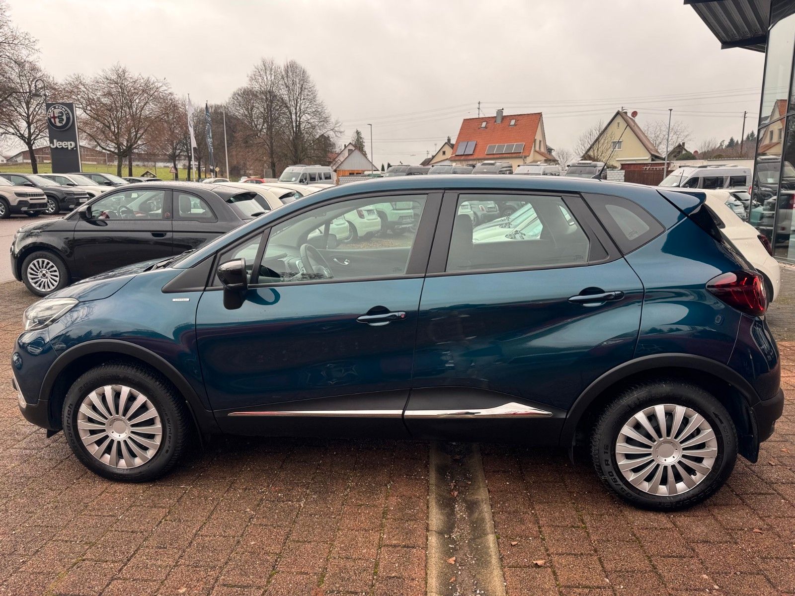 Fahrzeugabbildung Renault Captur Limited Radio Klima LED Tagfahrlicht
