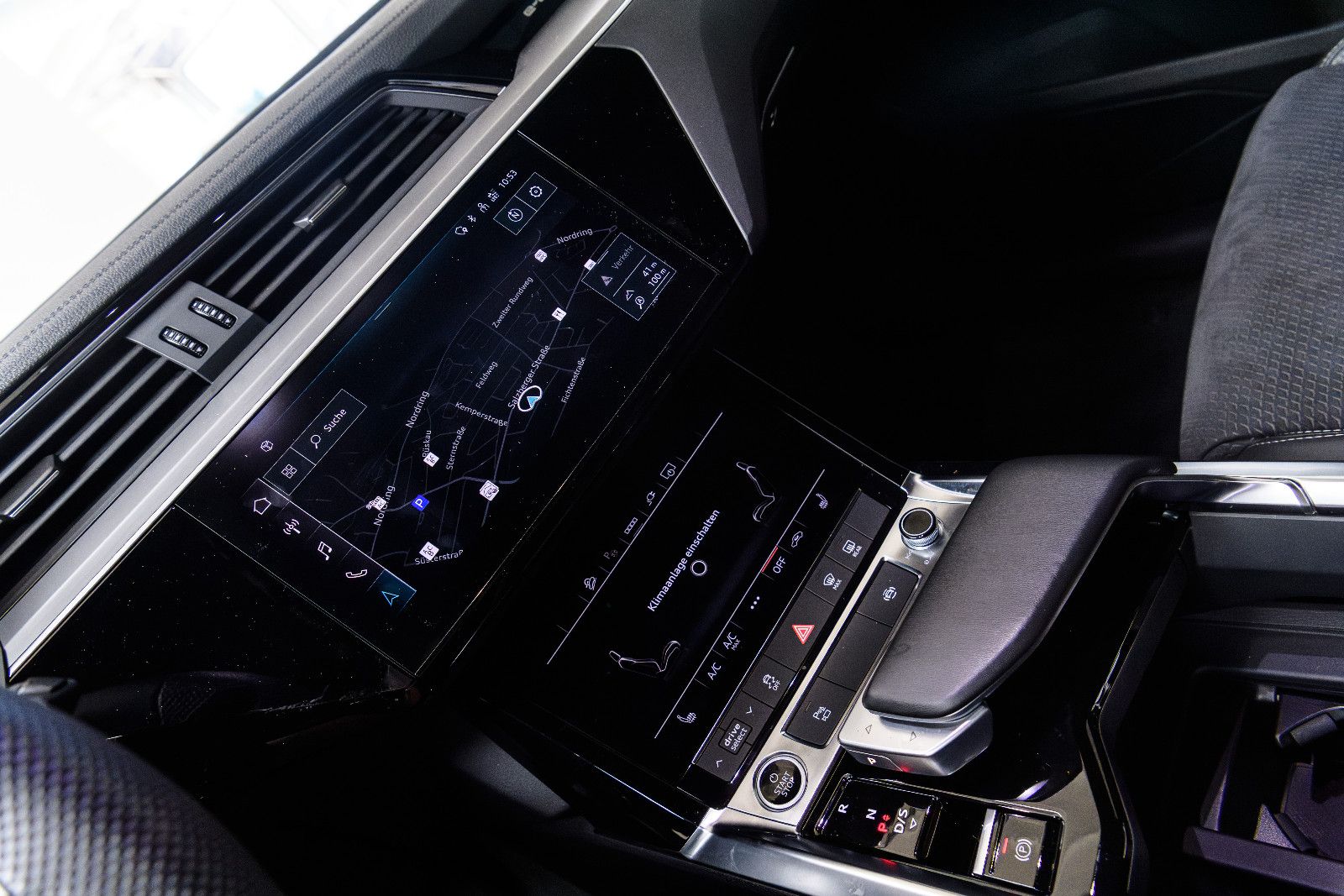 Fahrzeugabbildung Audi e-tron 50 quattro S line NAVI/SZH/LED/RFK