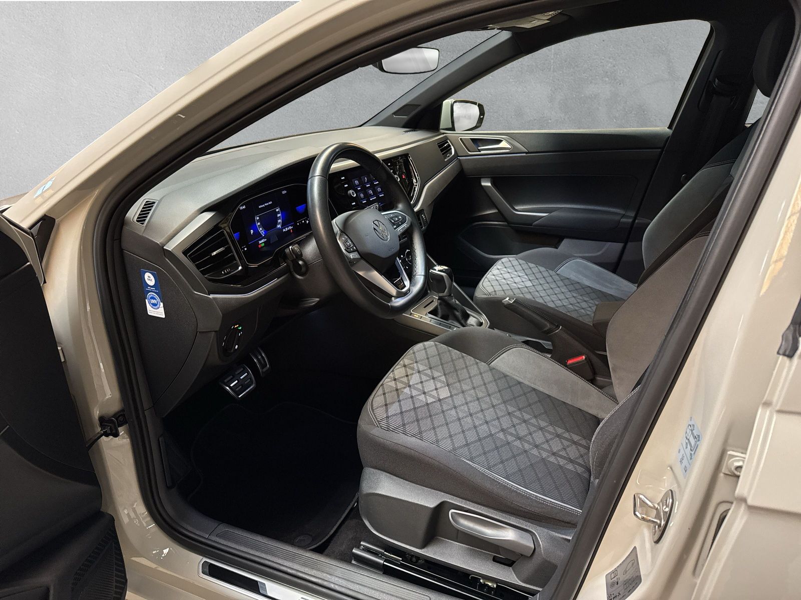Fahrzeugabbildung Volkswagen Polo 1.0 TSI R-Line PDC SHZ LED digitalCP