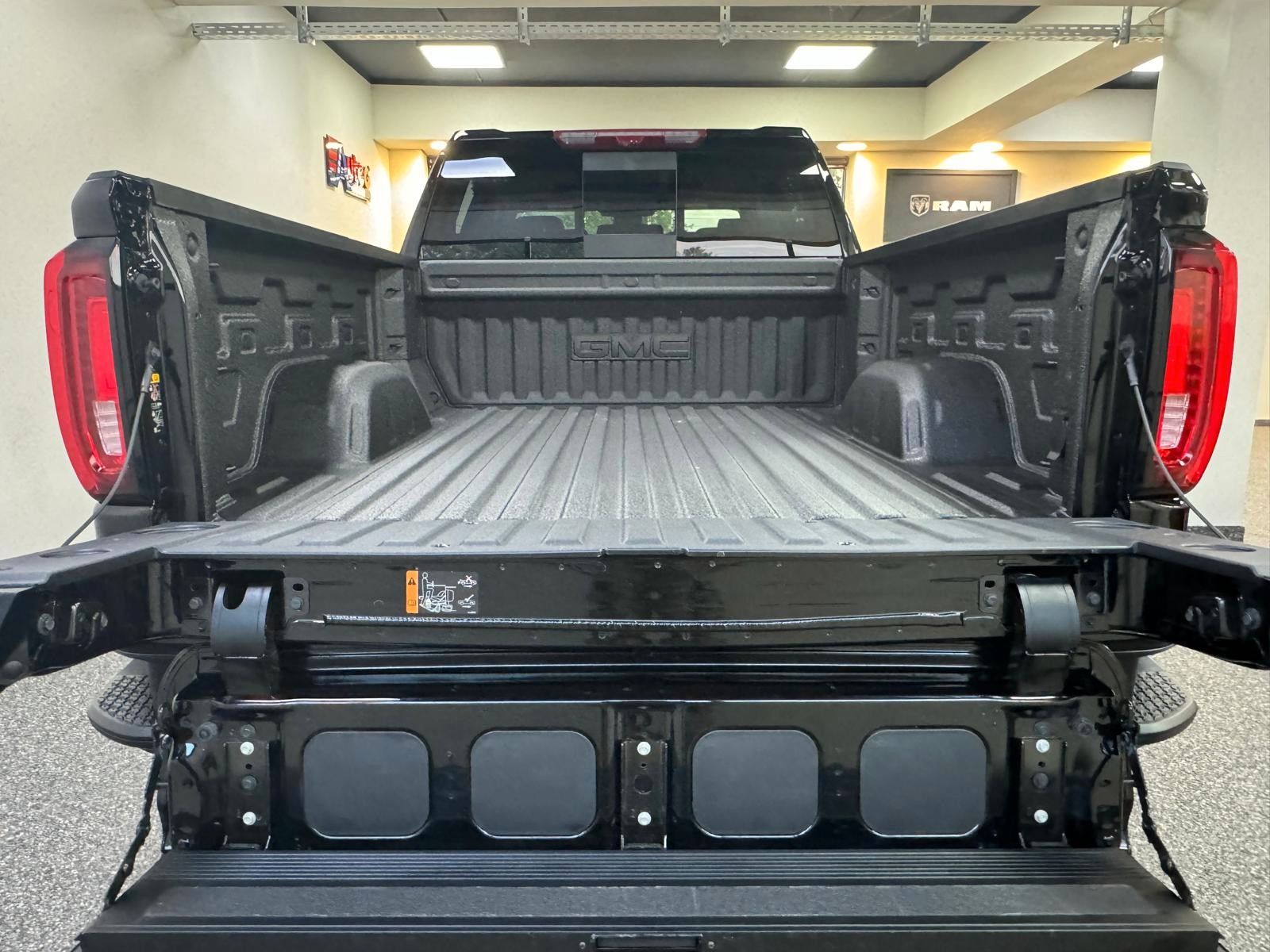 Fahrzeugabbildung GMC SIERRA DENALI 2026 - 4x4-LONG BOX 6.4"