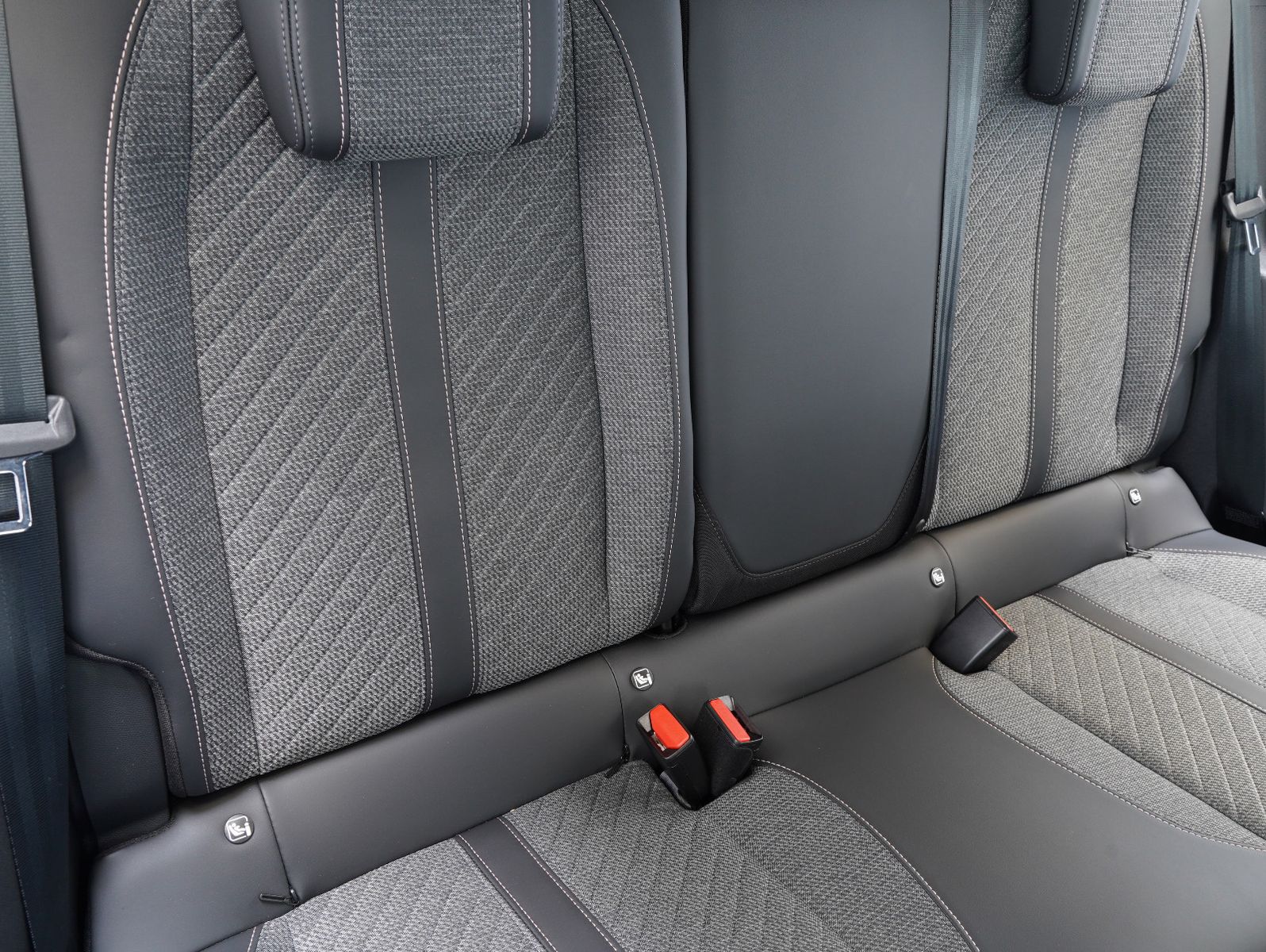 Fahrzeugabbildung Peugeot 2008 1.2 PureTech 130 Allure