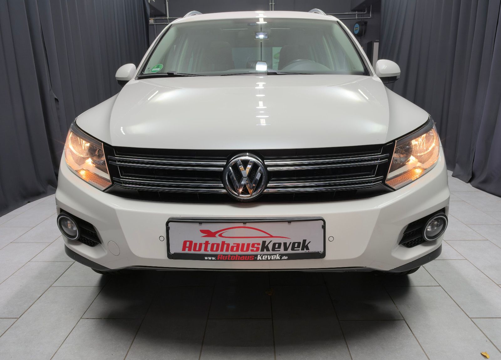 Fahrzeugabbildung Volkswagen Tiguan 2.0 TSI 4MOTION Track&Style |PANO|LEDER