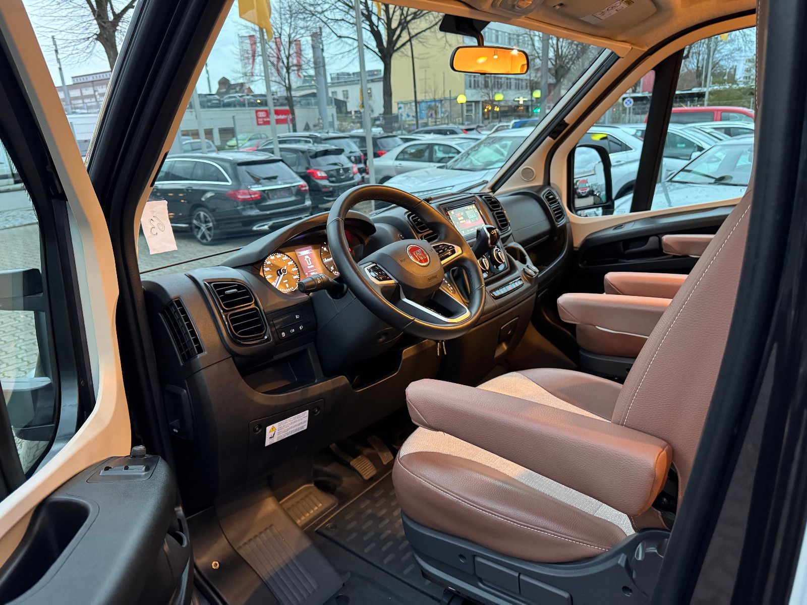 Fahrzeugabbildung Bürstner LIMITED T 690 G FIAT 9G-AUTOMATK HUBBETT SAT TV