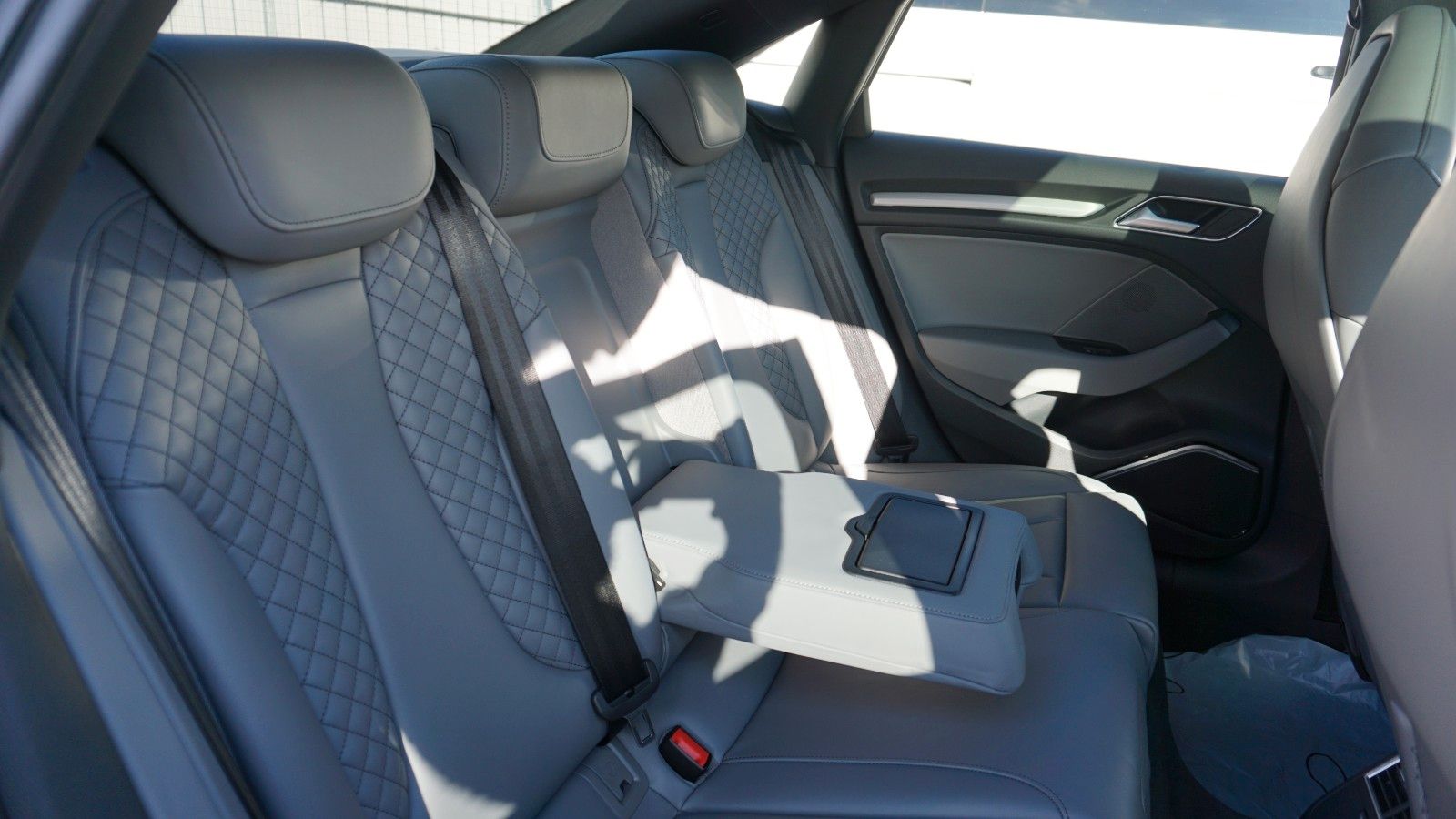 Fahrzeugabbildung Audi S3 Lim. 2.0 TFSI quattro Navi Kamera B&O Pano