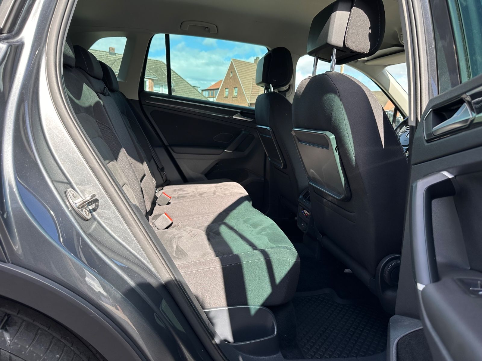 Fahrzeugabbildung Volkswagen Tiguan 2.0 TDI 4M Highline DSG AHK/HUD/Navi/LED