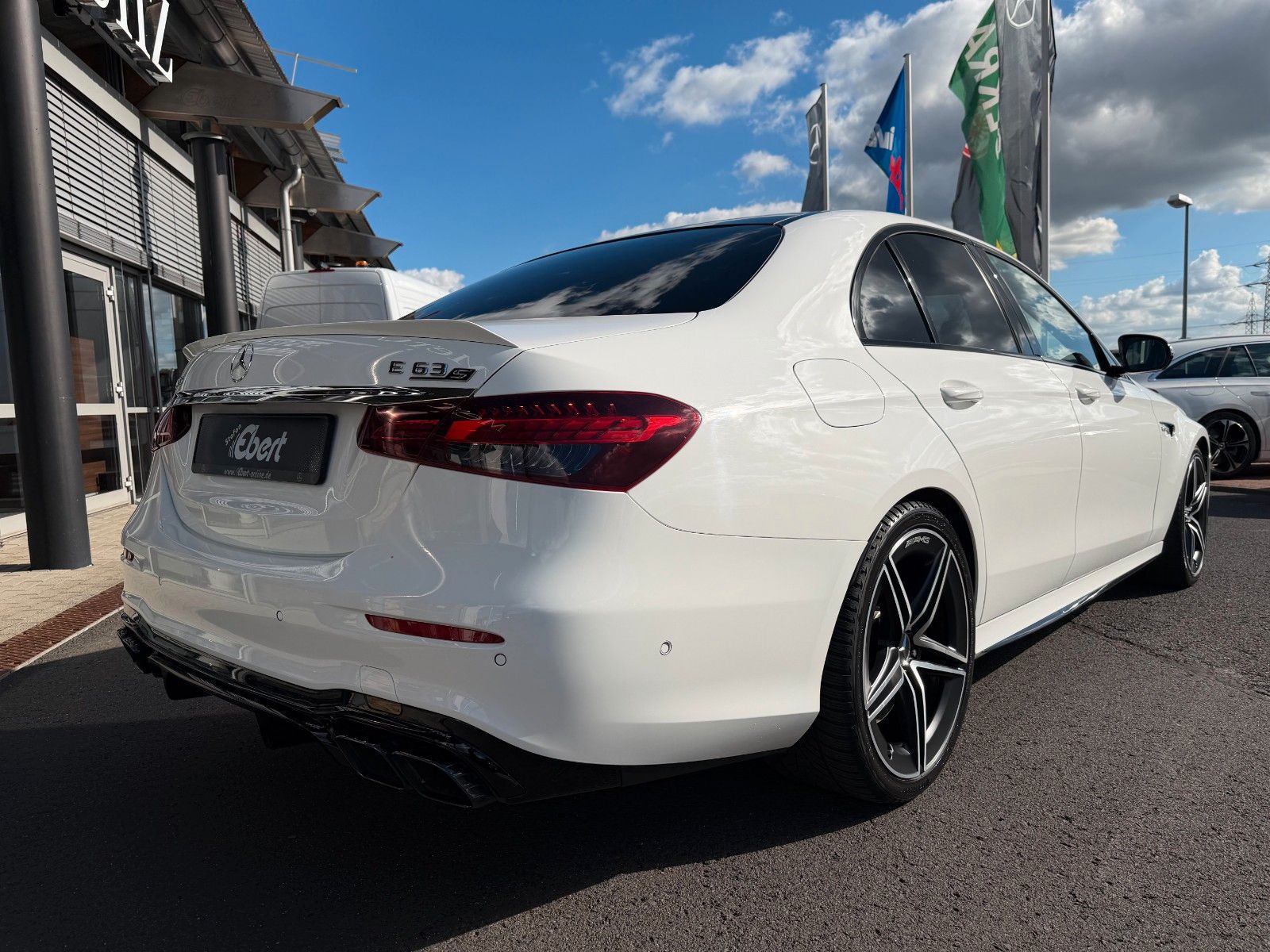 Fahrzeugabbildung Mercedes-Benz E 63 AMG S+DISTR+360°+AIRMAT+DRIVERS+NIGHT+PANO+