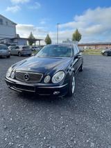 Mercedes-Benz E 500 AVANTGARDE - blaue Mercedes-Benz E 500