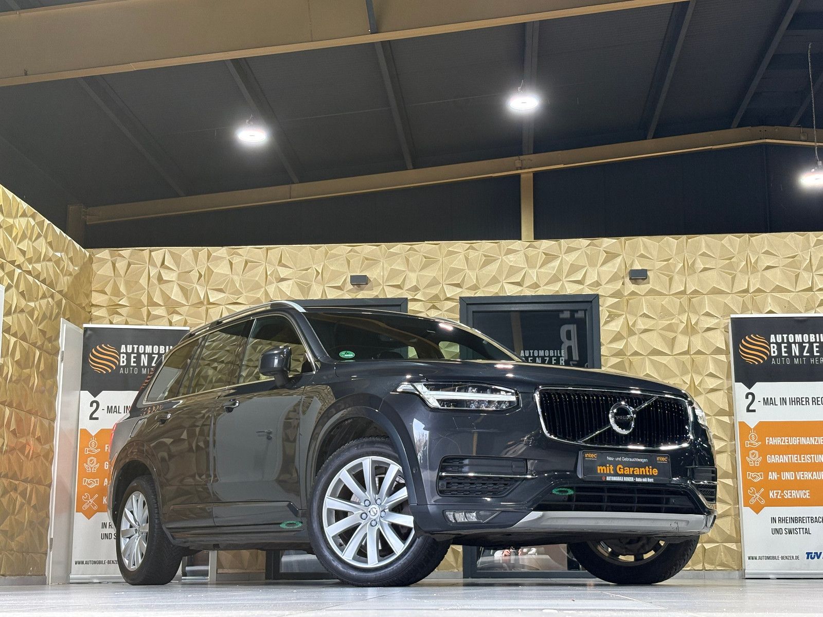 Fahrzeugabbildung Volvo XC90 Momentum AWD/NAVI/KAMERA/APPLE/KLIMA/SHZ