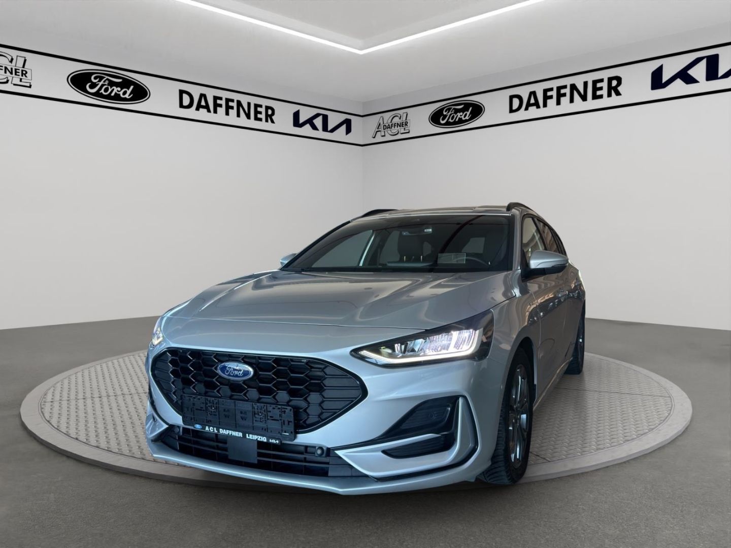 Fahrzeugabbildung Ford Focus Turnier ST-Line X AHK, WINTERPAKET