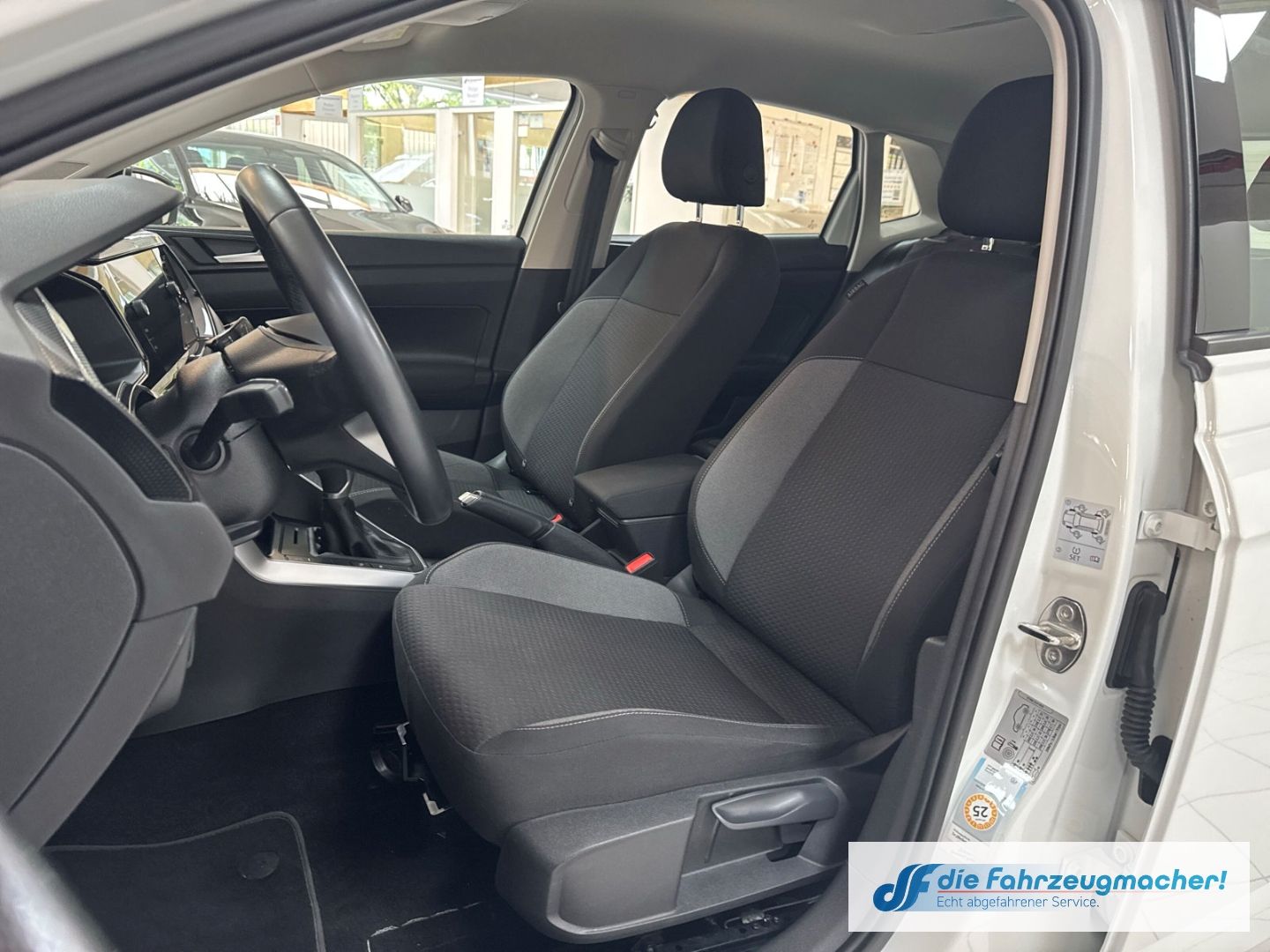 Fahrzeugabbildung Volkswagen Polo VI Life 1.0 TSI EU6d Navi Digitales Cockpit