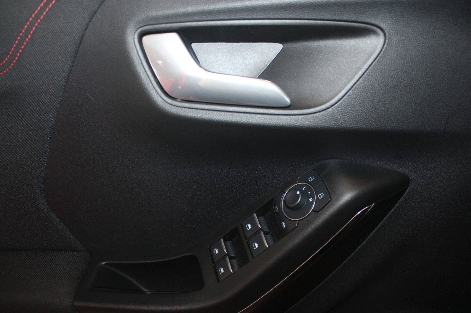 Fahrzeugabbildung Ford Puma MHEV ST-Line AHK LED NAVI WINTER PAKET uvm.