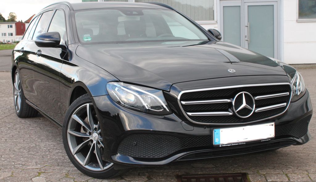 Image of Mercedes-Benz E 220
