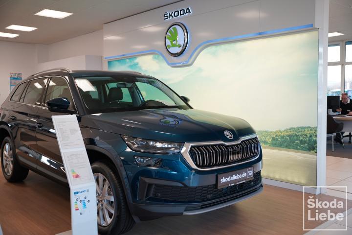 showroom-image-top