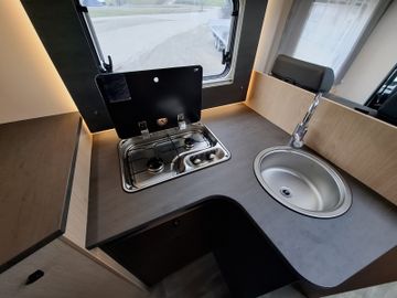 Sunlight Adventure T 67S TV-Paket Combi 6E AWT isoliert