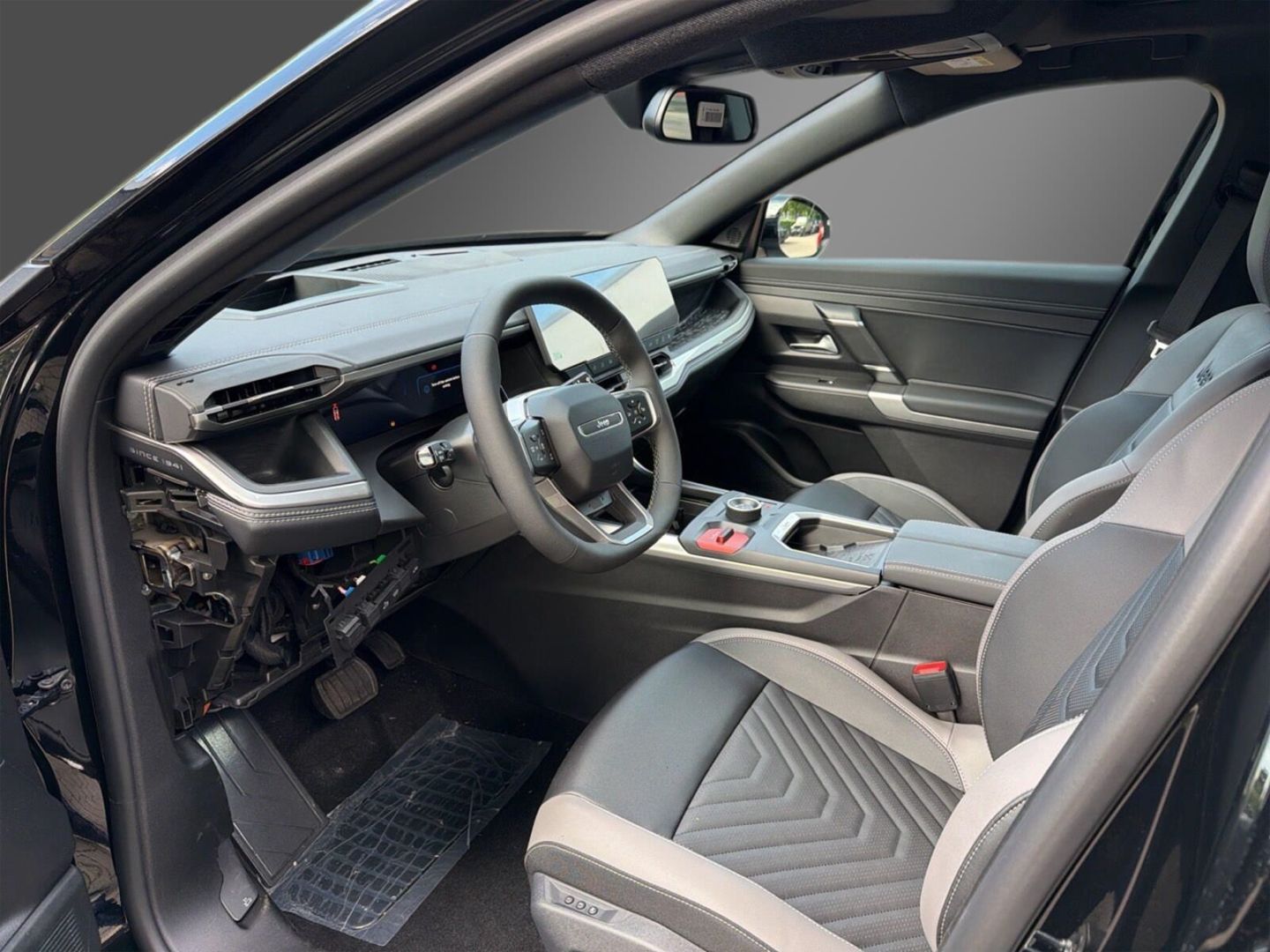 Fahrzeugabbildung Jeep Compass NEW MY26 ELEKTRO FIRST EDITION -VOLL- Pa