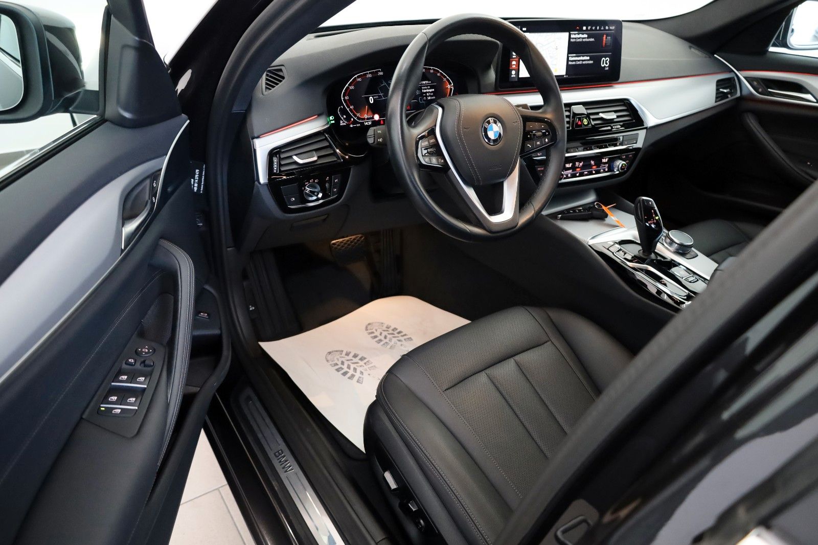 Fahrzeugabbildung BMW 530 d xDrive Lim. Leder,Navi,LED,Kamera,HUD,+WR