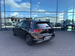Fahrzeugabbildung Volkswagen Golf VIII Lim. Active eTSI *AHK*LED*TEMP*SHZ*