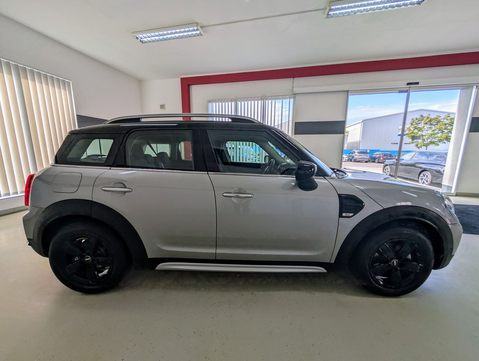 Fahrzeugabbildung MINI Cooper Countryman Untamed Edition LED TEMP PDC