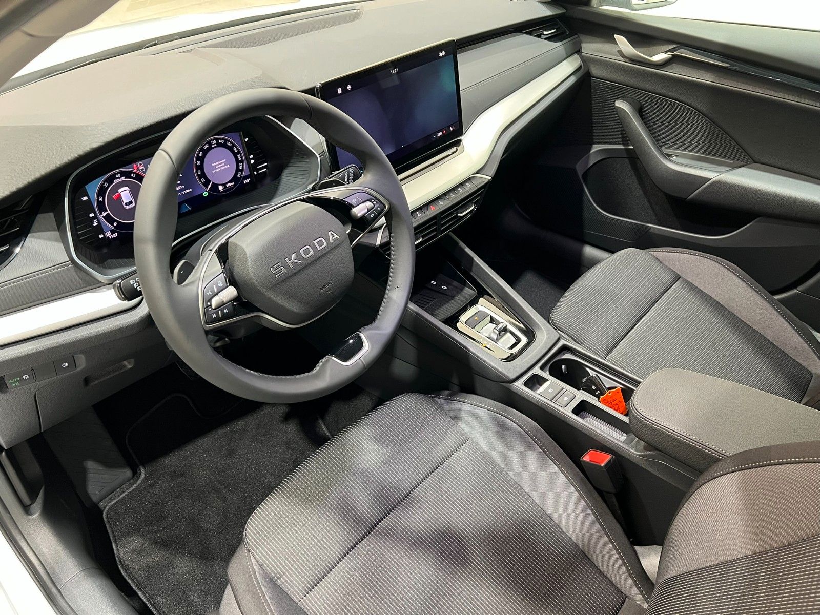 Fahrzeugabbildung SKODA Octavia 2.0 TDI 110kW DSG Selection Combi