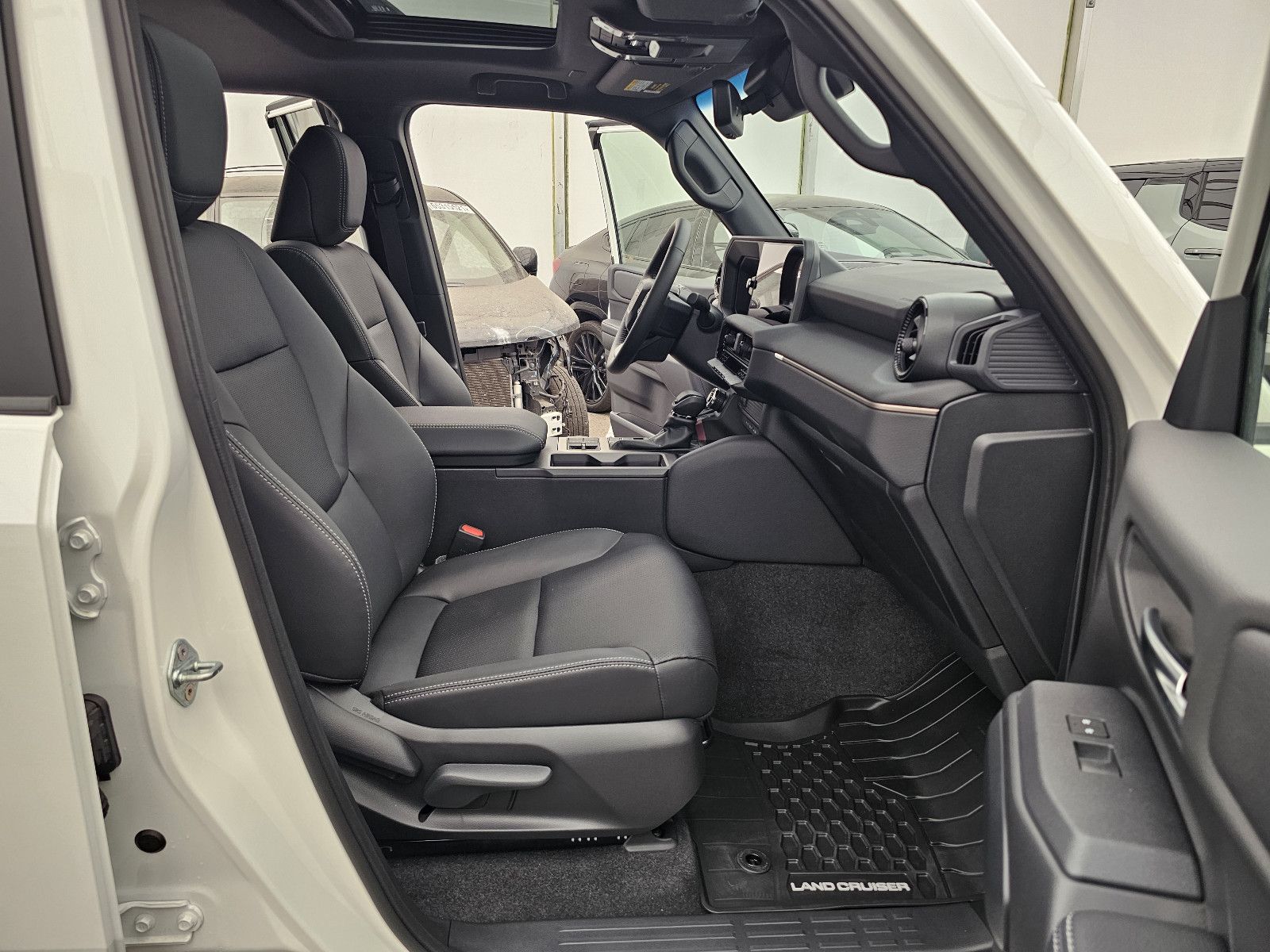 Fahrzeugabbildung Toyota Land Cruiser Premium Hybrid T1 72.000EUR! Stock!