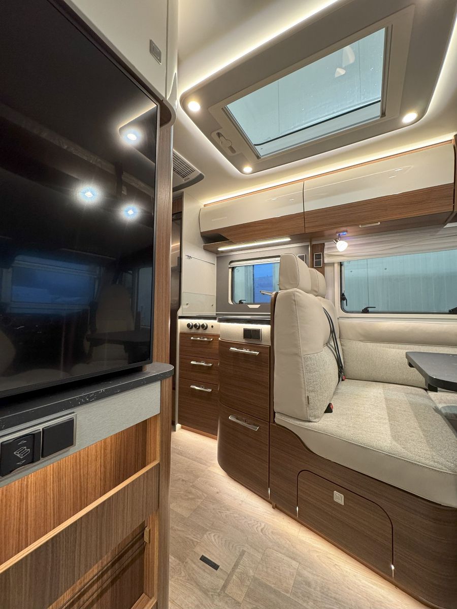 Fahrzeugabbildung HYMER / ERIBA / HYMERCAR B-Klasse MC-I White Line 600 - Vollausstattung!