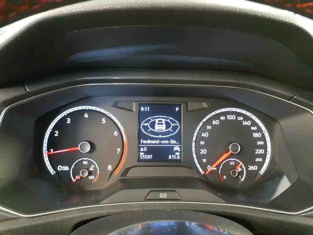 Fahrzeugabbildung Volkswagen T-Roc SPORT PANO AHK LED NAVI ACC PDC SITZH. 1.H