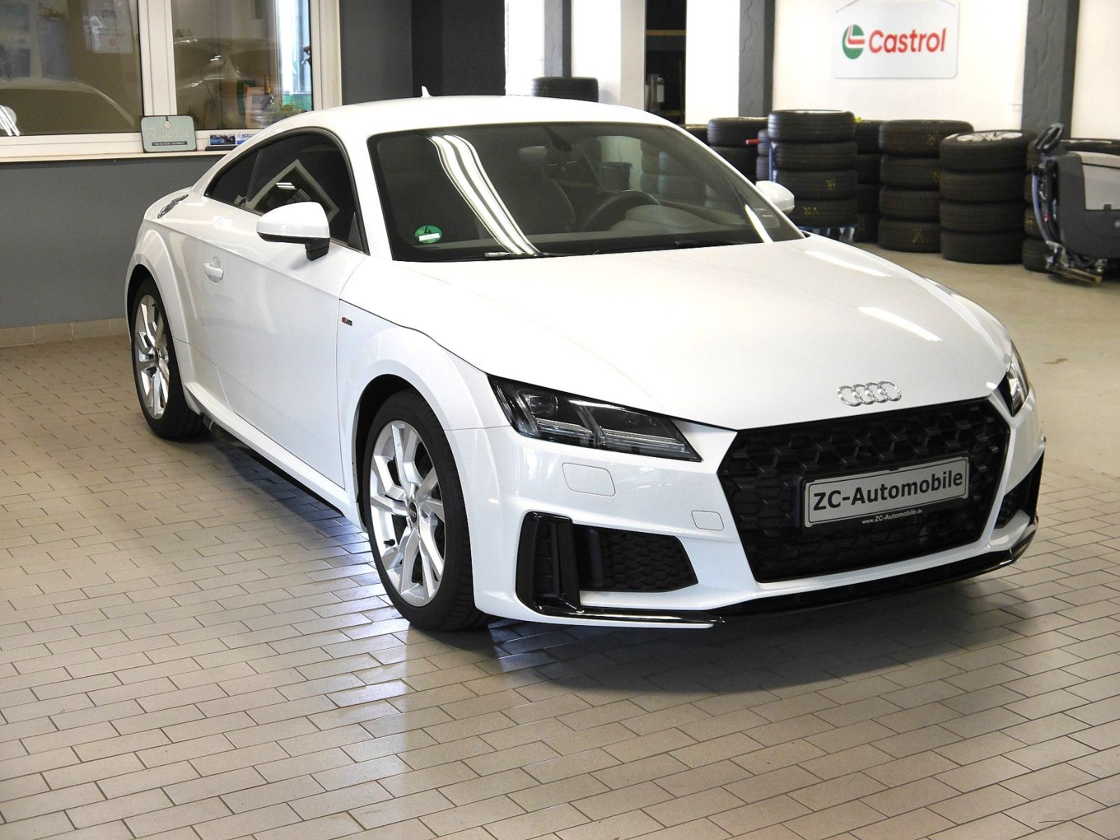 AUDI TT Coupe 40 TFSI - LED - Nav - S-Line