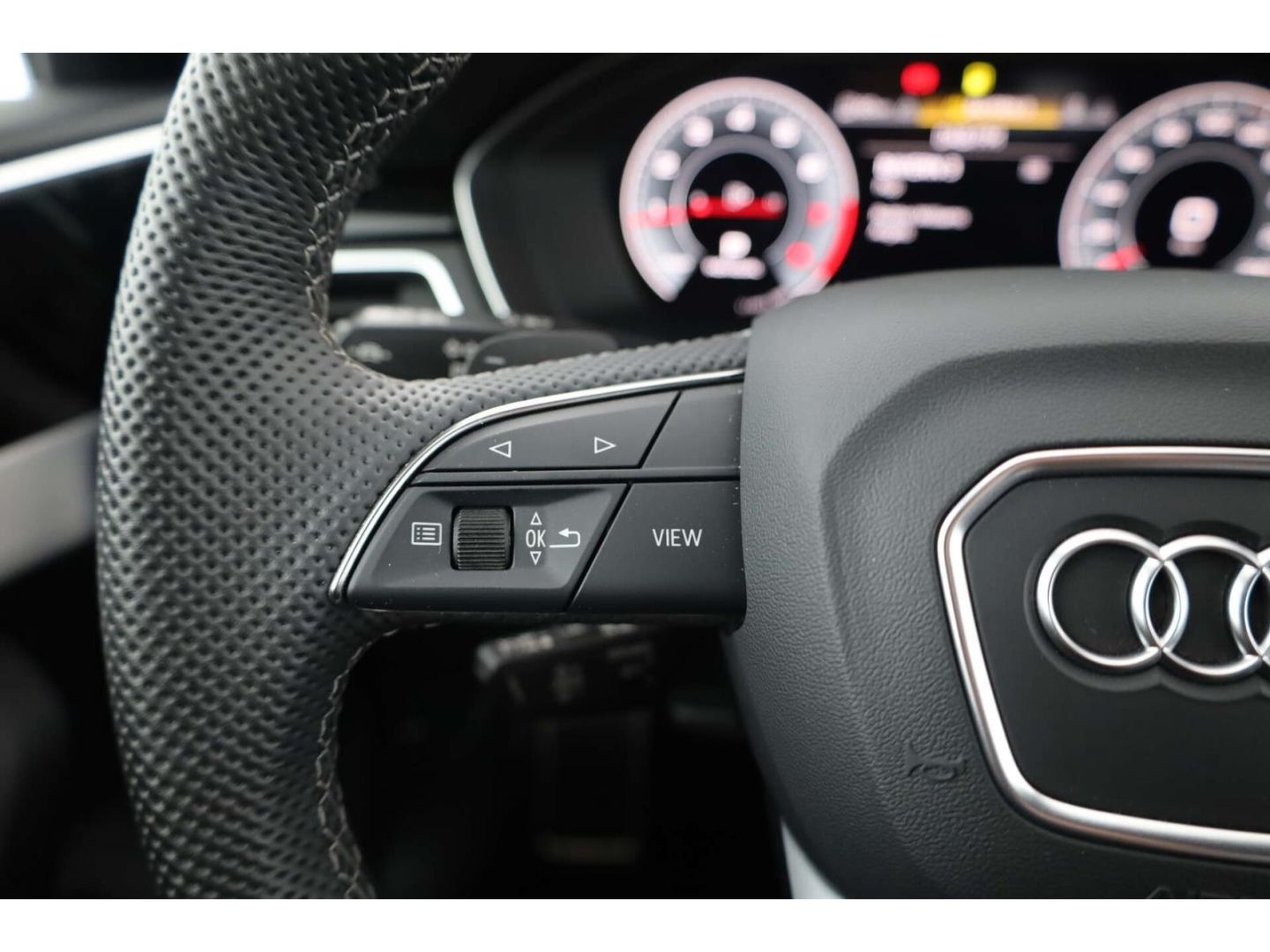 Audi A4 Avant 45 TFSI quattro S line competition plus foto 14