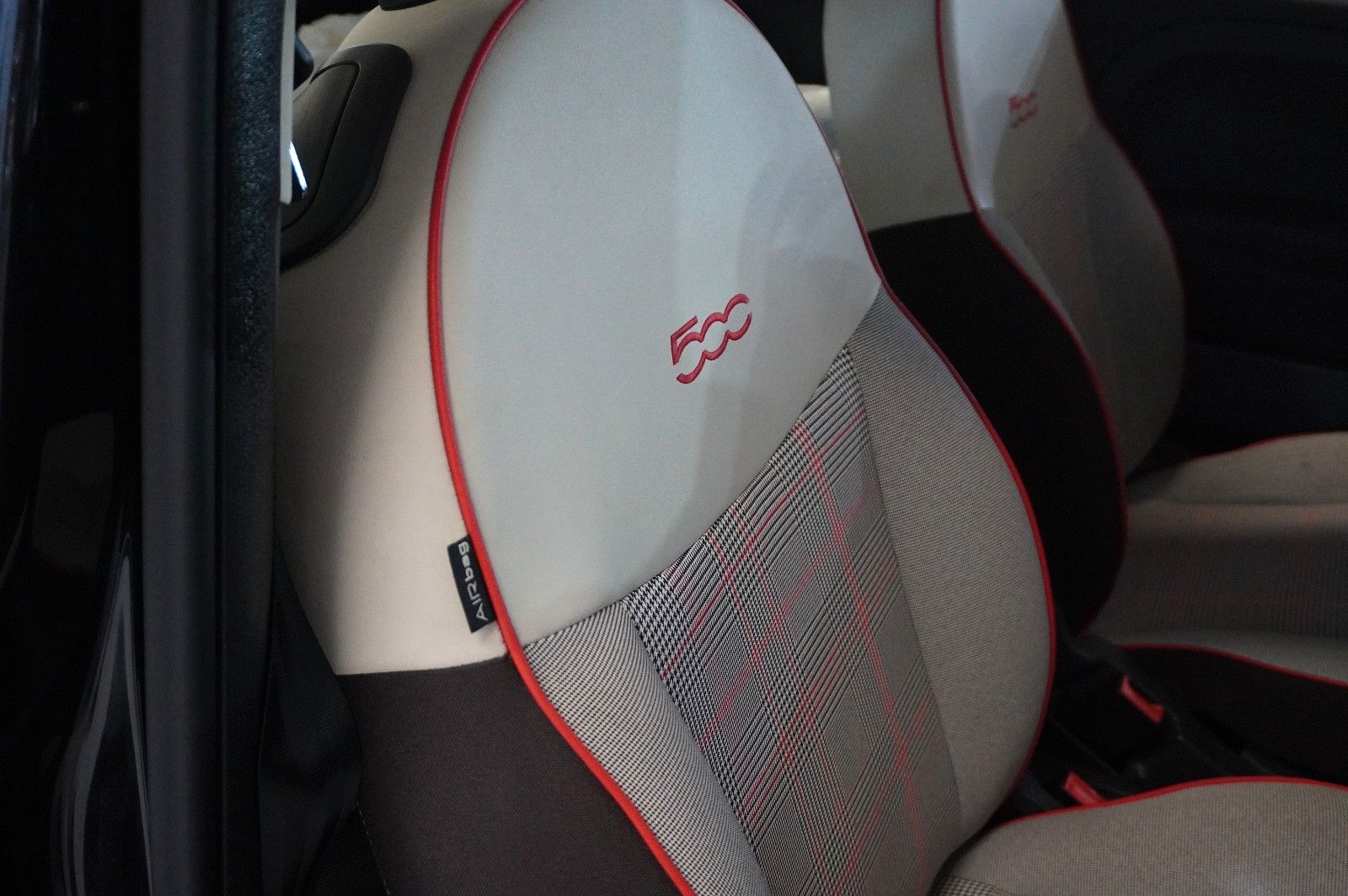 Fahrzeugabbildung Fiat 500 1.2 LOUNGE LED/PANO./USB/NEBEL/TOUCH/PDC