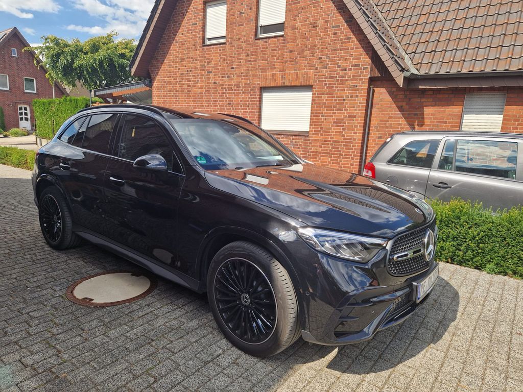 Image of Mercedes-Benz GLC 300